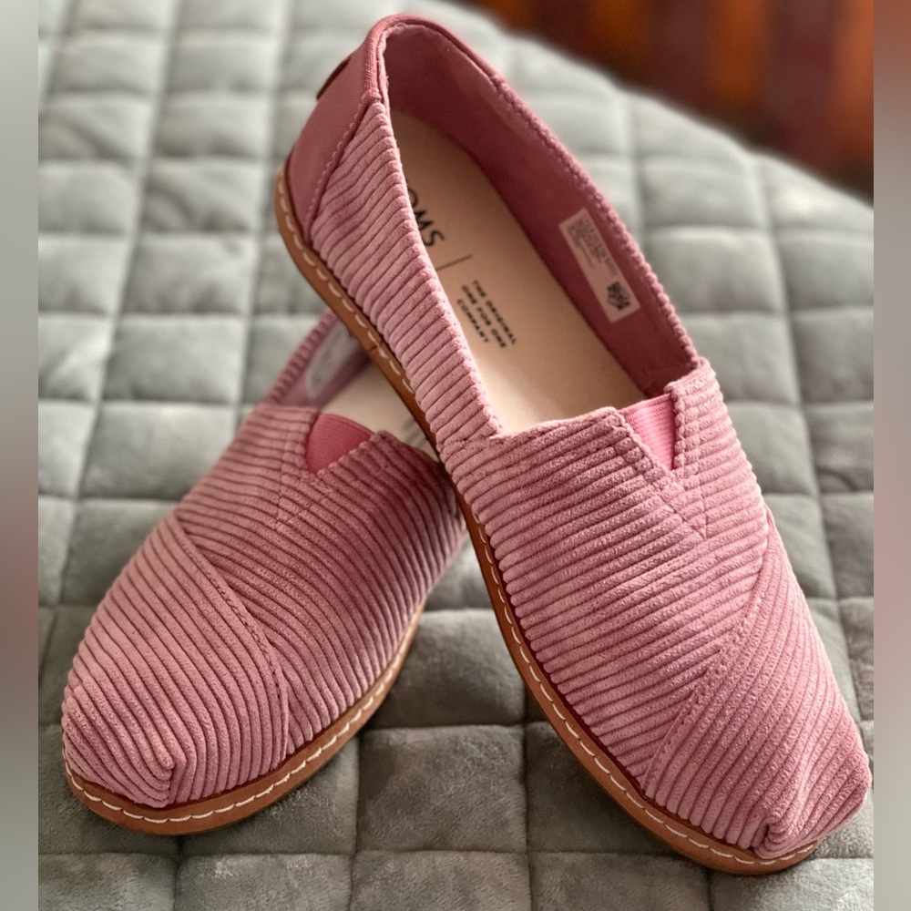 TOMS Women's Pink Corduroy Slip-On Flats ~ Size 7.5